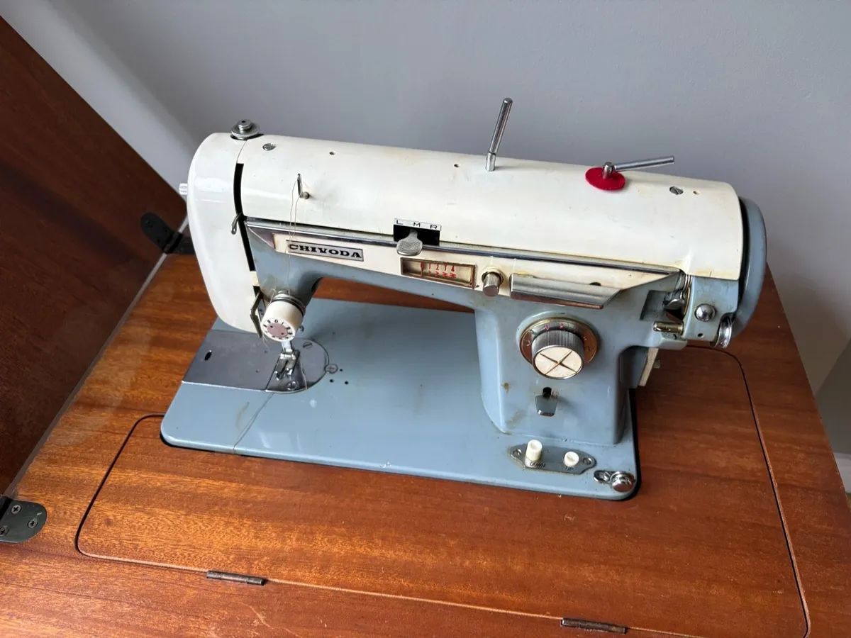Sewing Machine - Image 4
