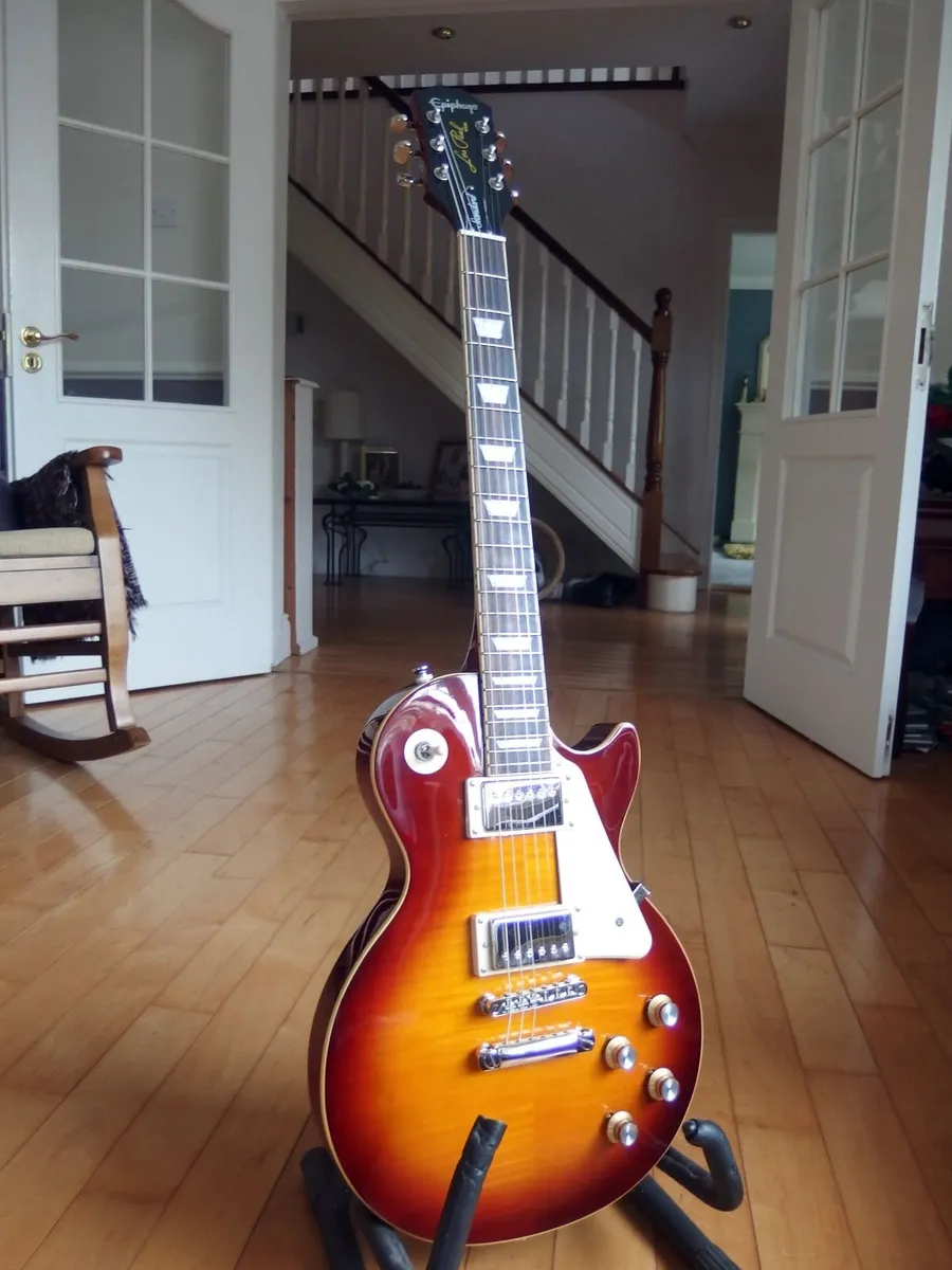 Les Paul Standard in pristine condition - Image 1