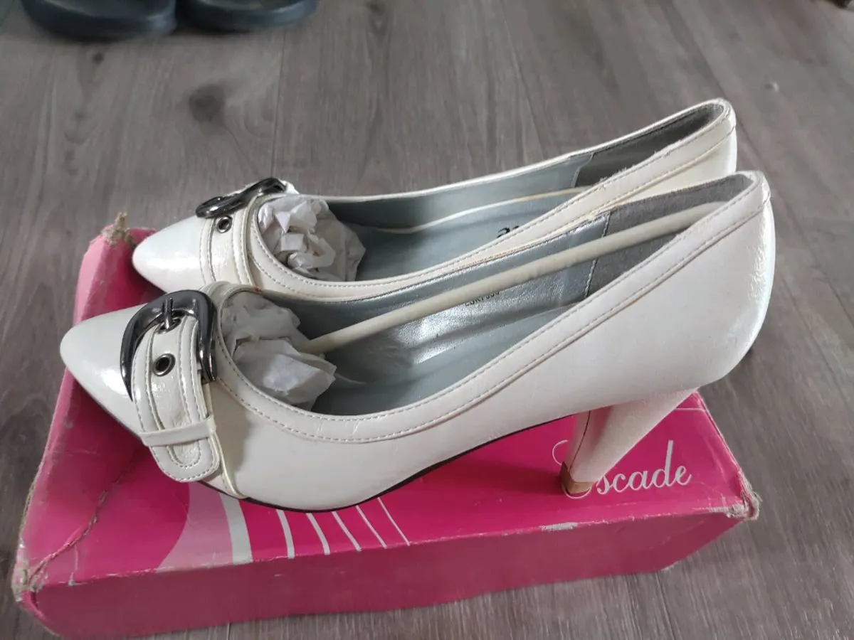 White shoes size 39 new - Image 1