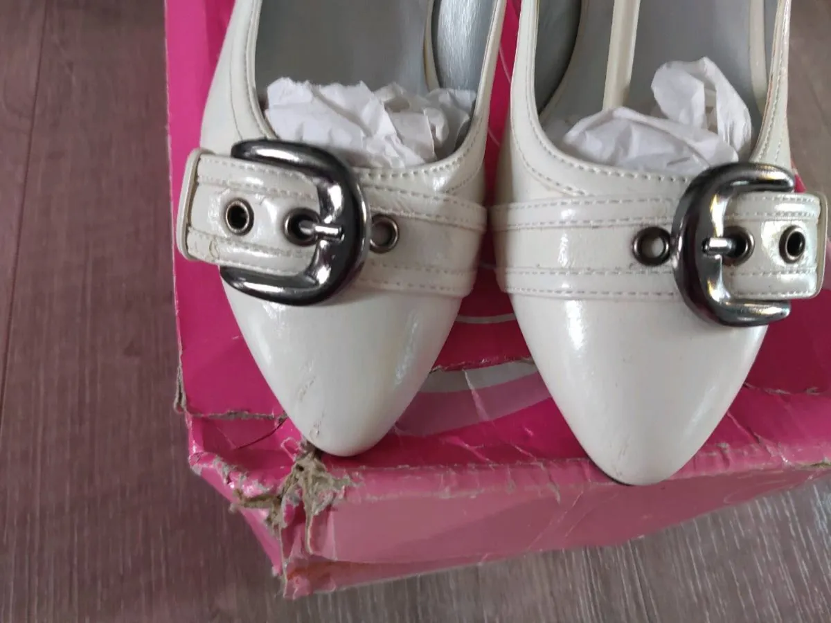 White shoes size 39 new - Image 2