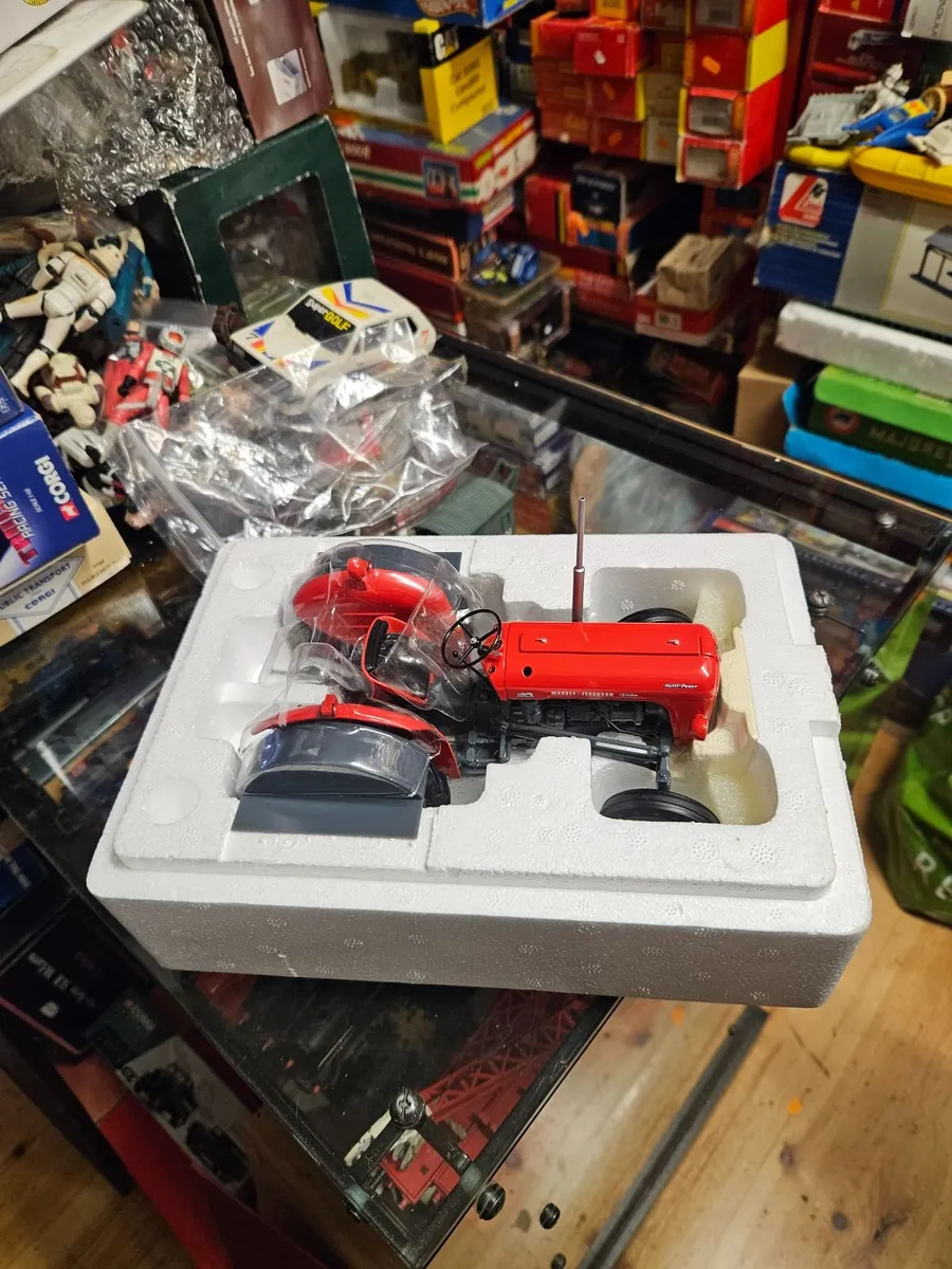 Britain's Universal Hobbies Massey Ferguson Tracto - Image 3