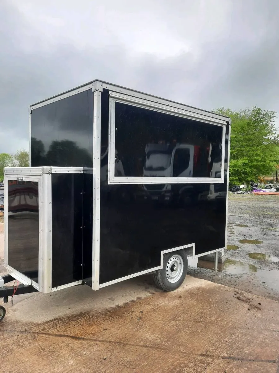 Catering trailer - Image 1