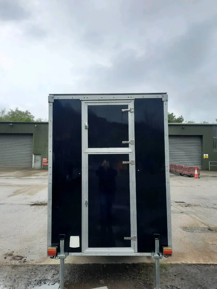 Catering trailer - Image 4
