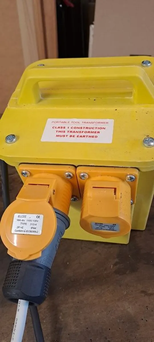 Transformer 3KVA. Carroll & Meynell 230V/110V. - Image 2