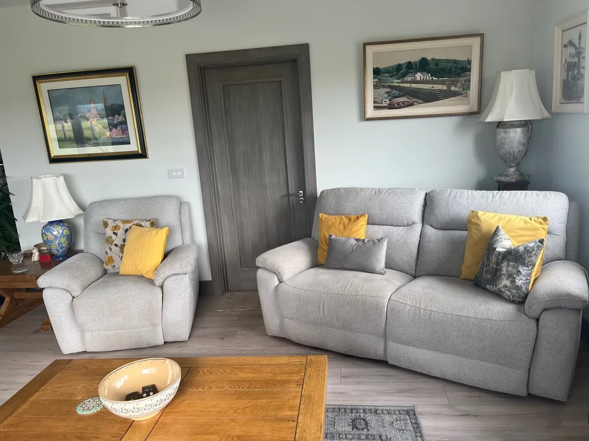 Recliner sofa set - Image 2