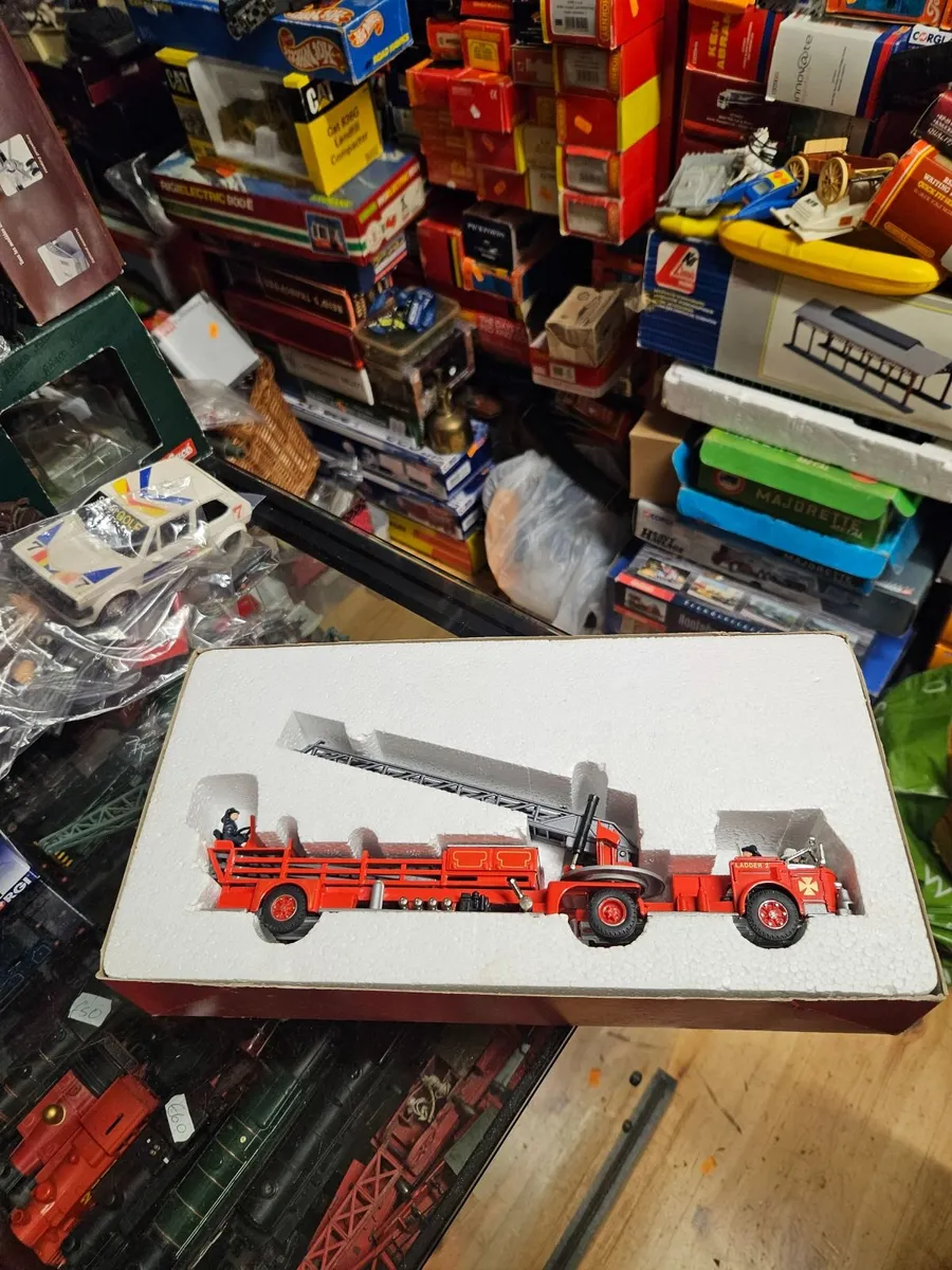 Corgi American Fire Engine - Image 2