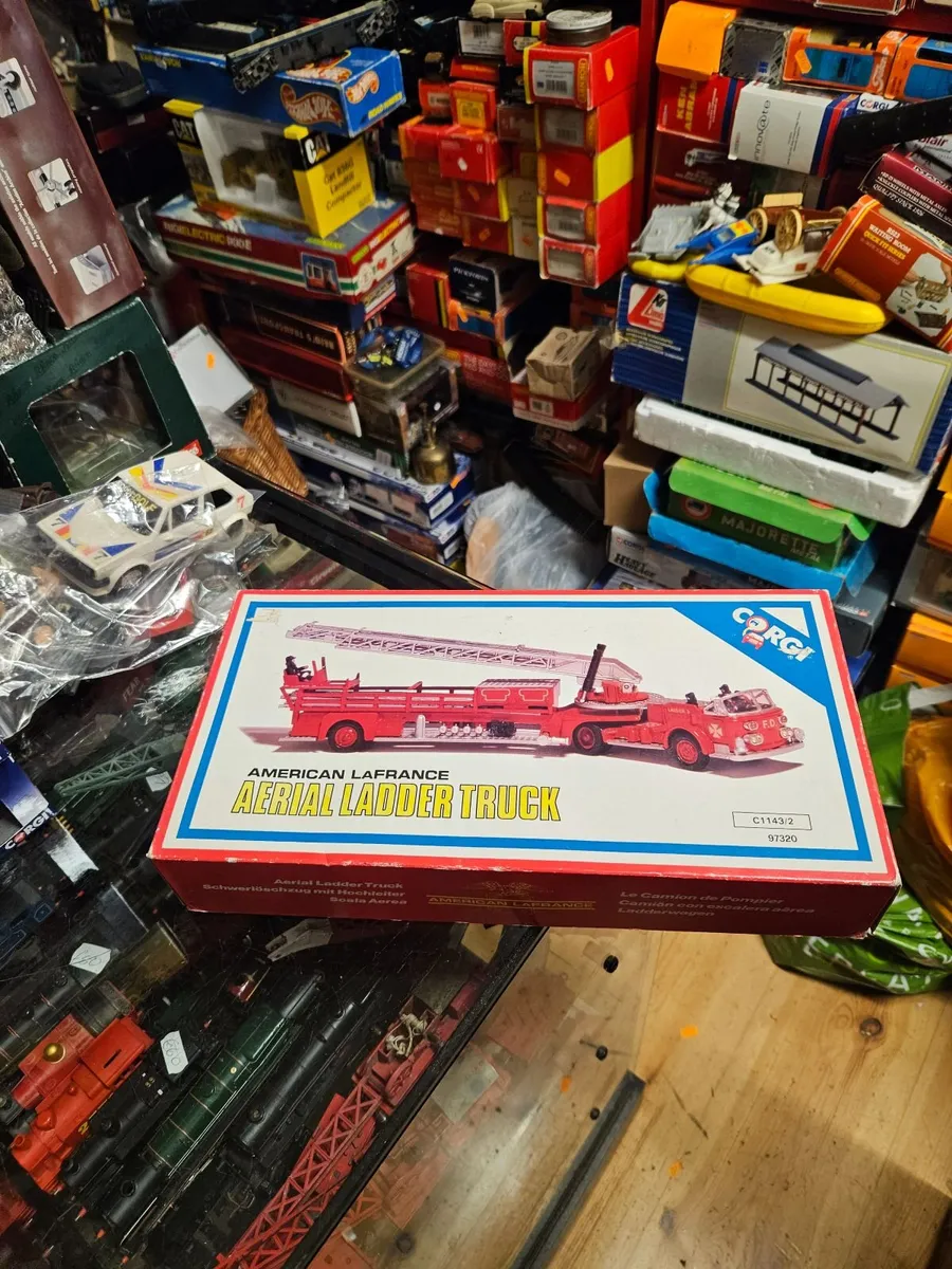 Corgi American Fire Engine - Image 3
