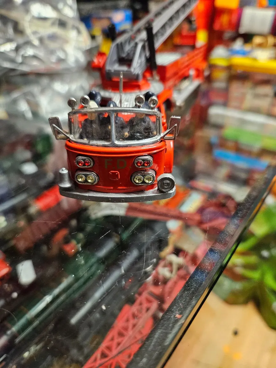 Corgi American Fire Engine - Image 4