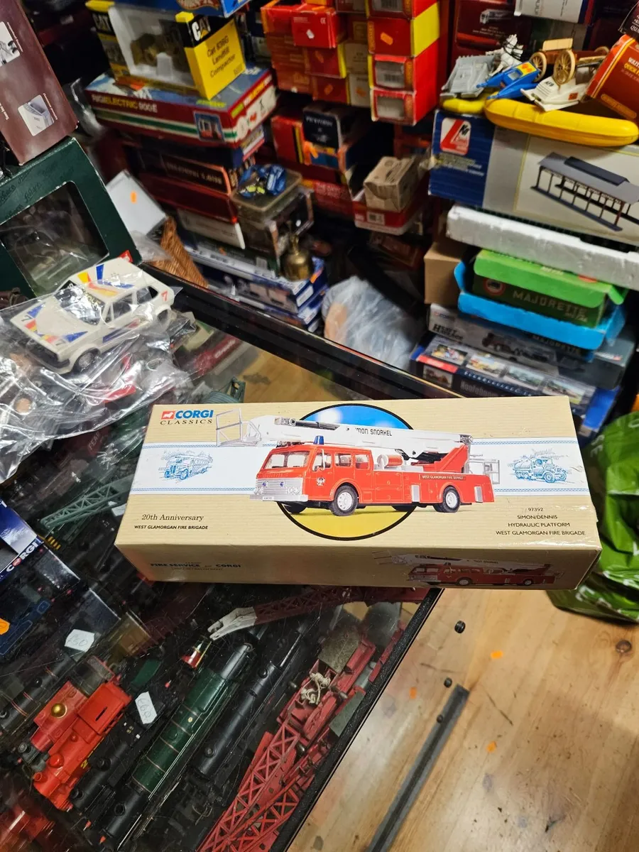 Corgi Fire Engine - Image 4