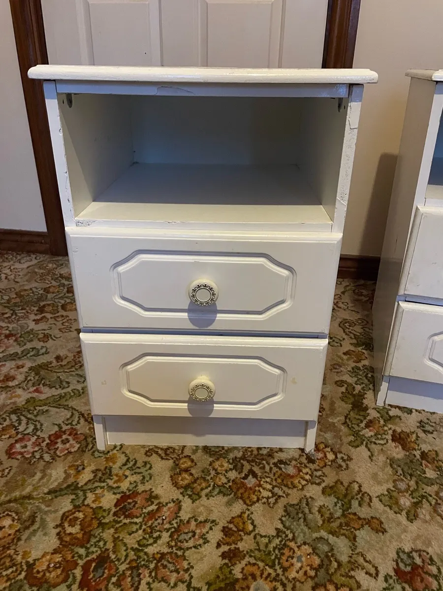 Two white bedside lockers - Image 2