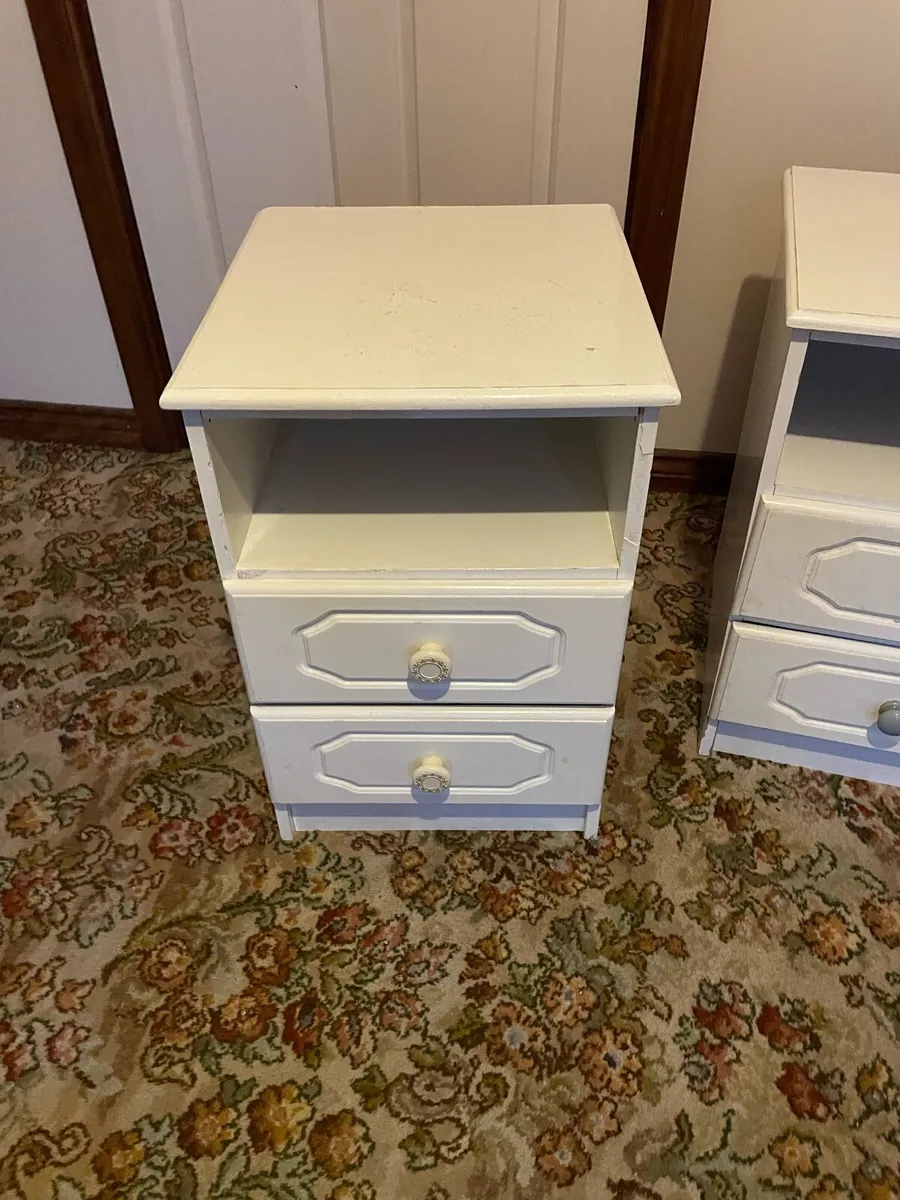 Two white bedside lockers - Image 1