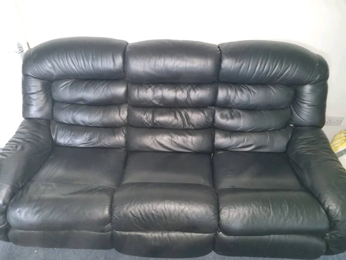Leather sofa with arm chair - Image 4