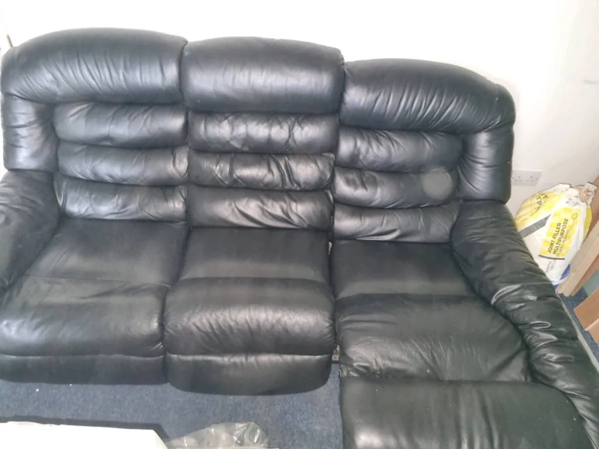 Leather sofa with arm chair - Image 3