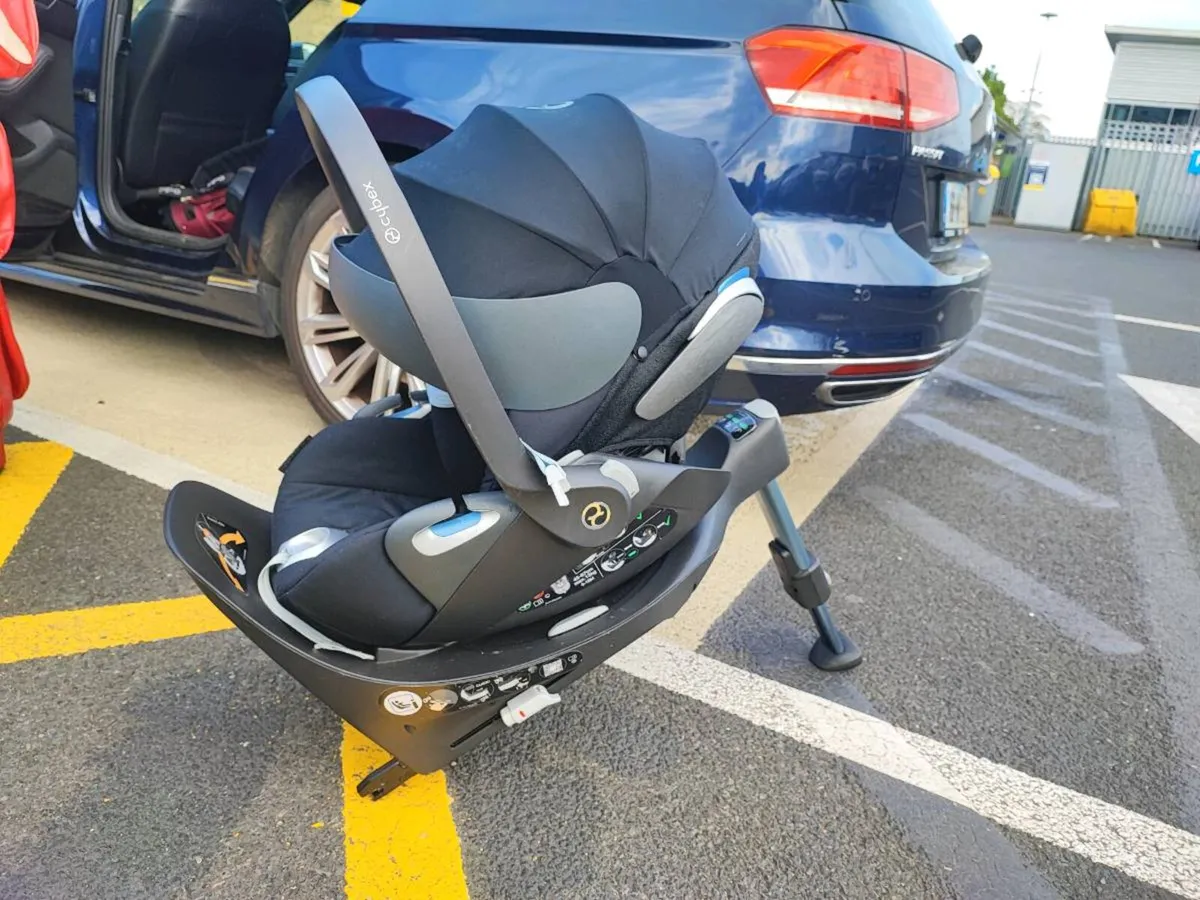 Cybex Z2 car seats and 360 bases - Image 1