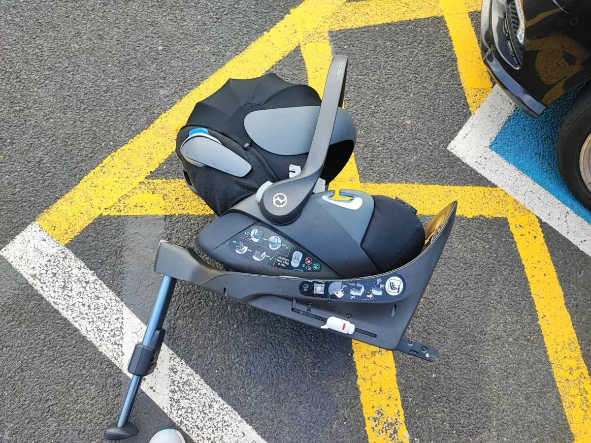 Cybex Z2 car seats and 360 bases - Image 3