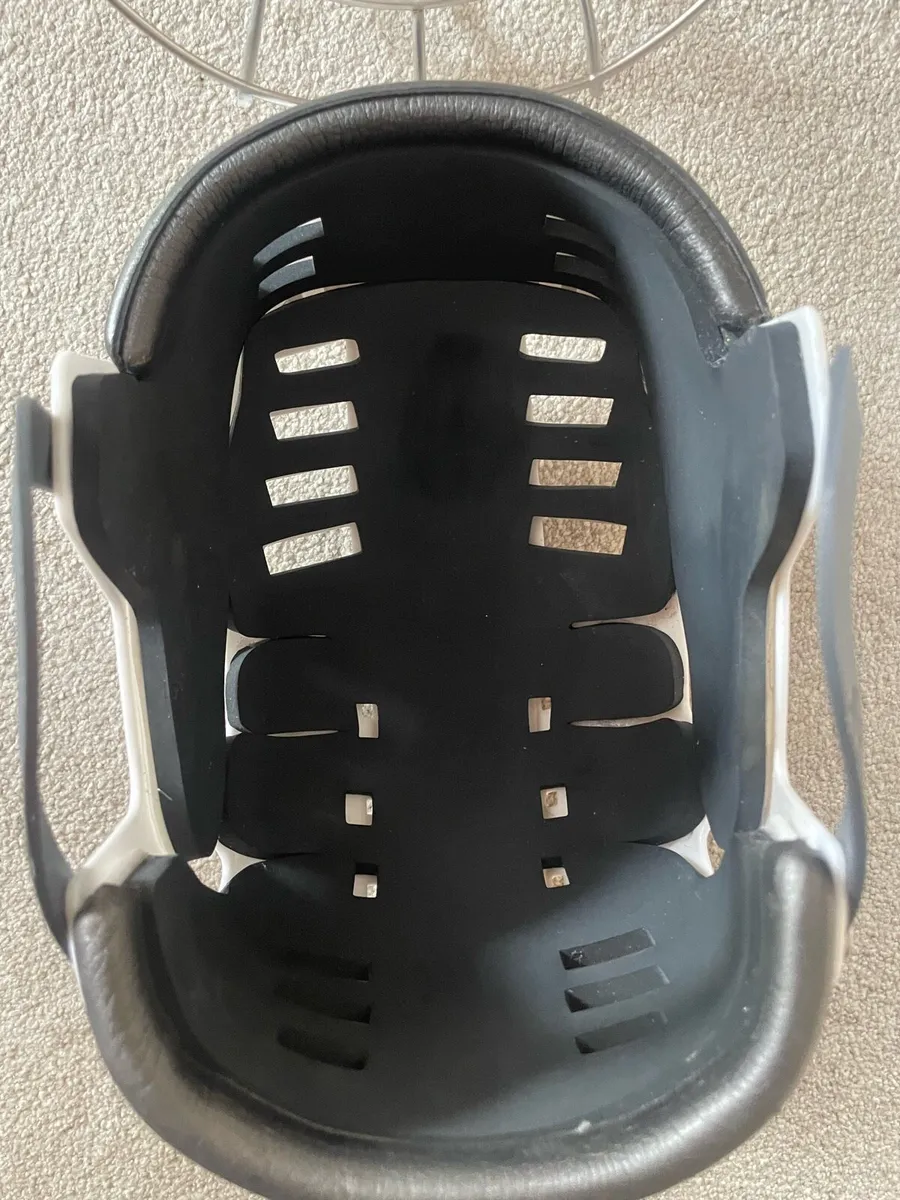 Azzurri white Large helmet - Image 4