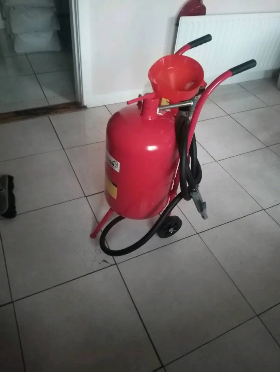 Brand new sandblasting pot 10 gallon - Image 2