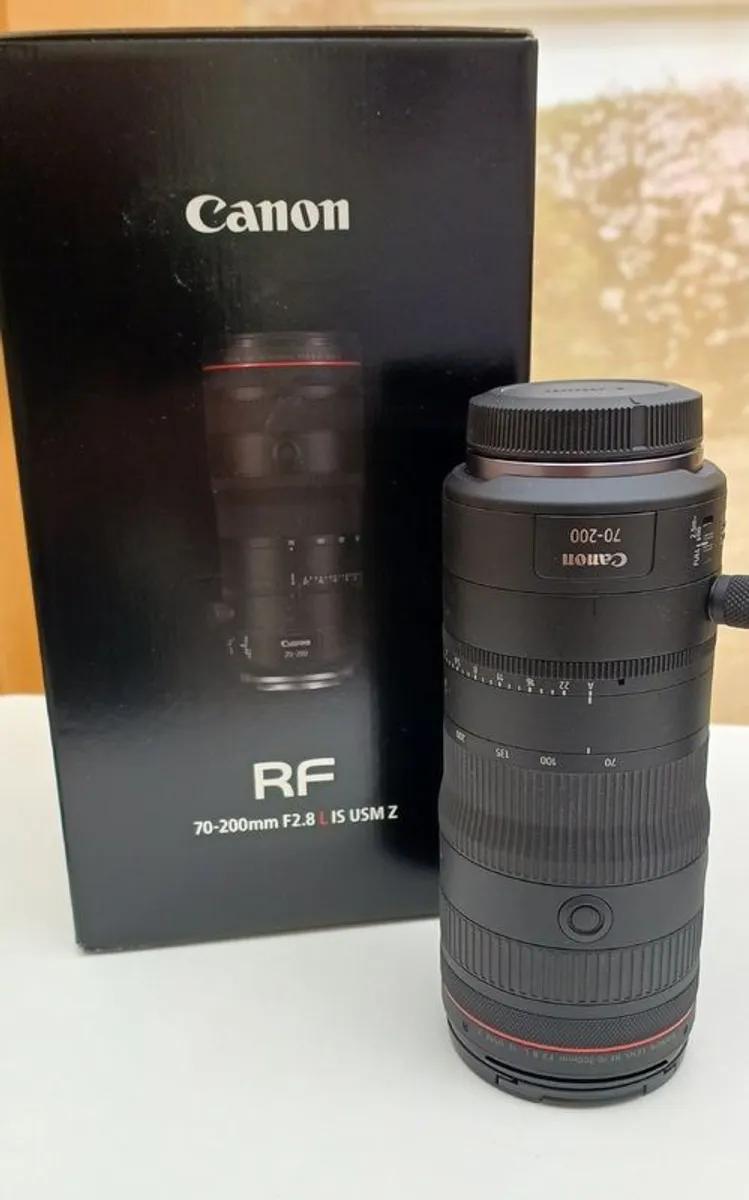 Canon RF70-200mm F2.8 L  Telephoto Camera Lens | Black - Image 1
