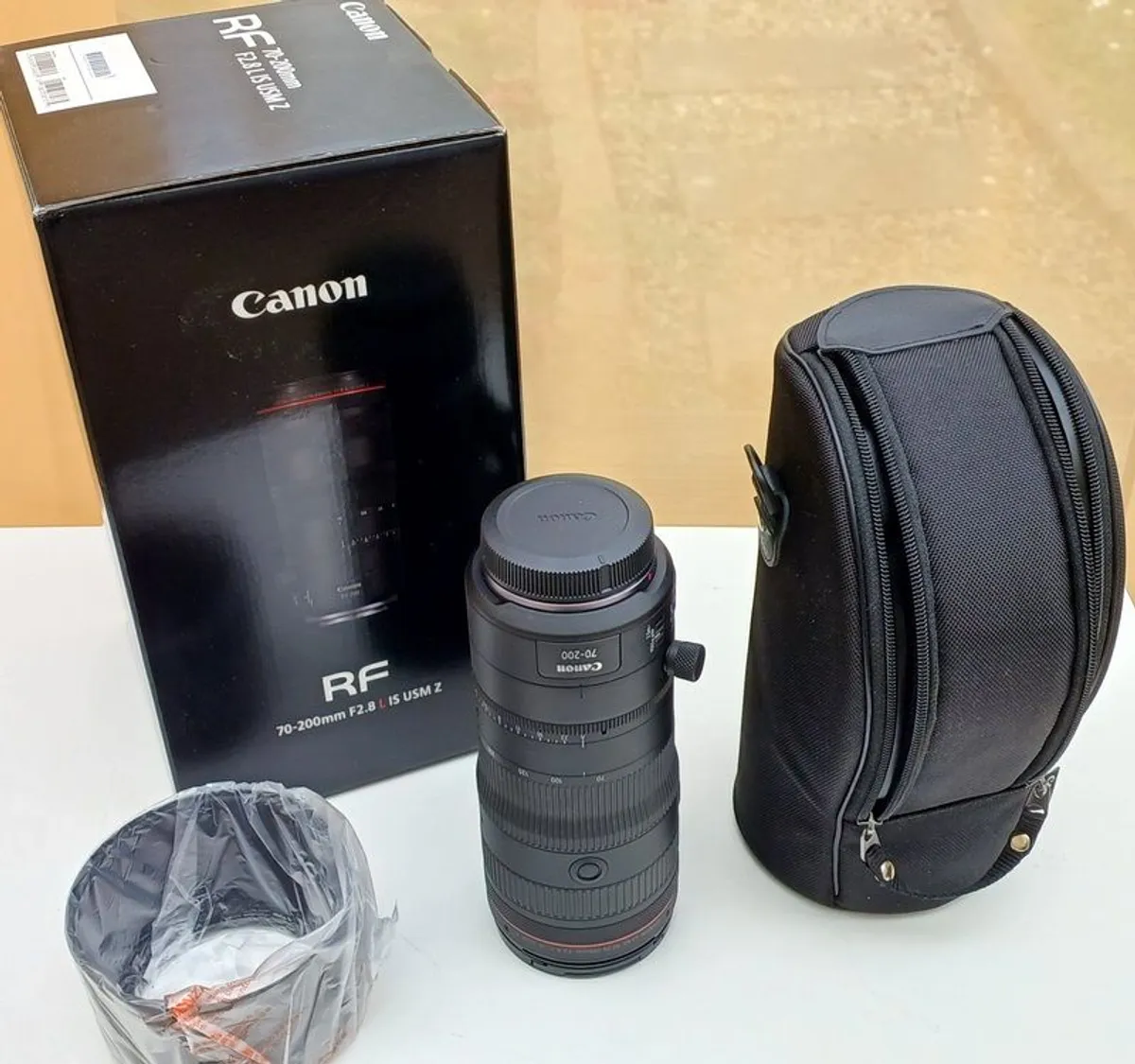 Canon RF70-200mm F2.8 L  Telephoto Camera Lens | Black - Image 2