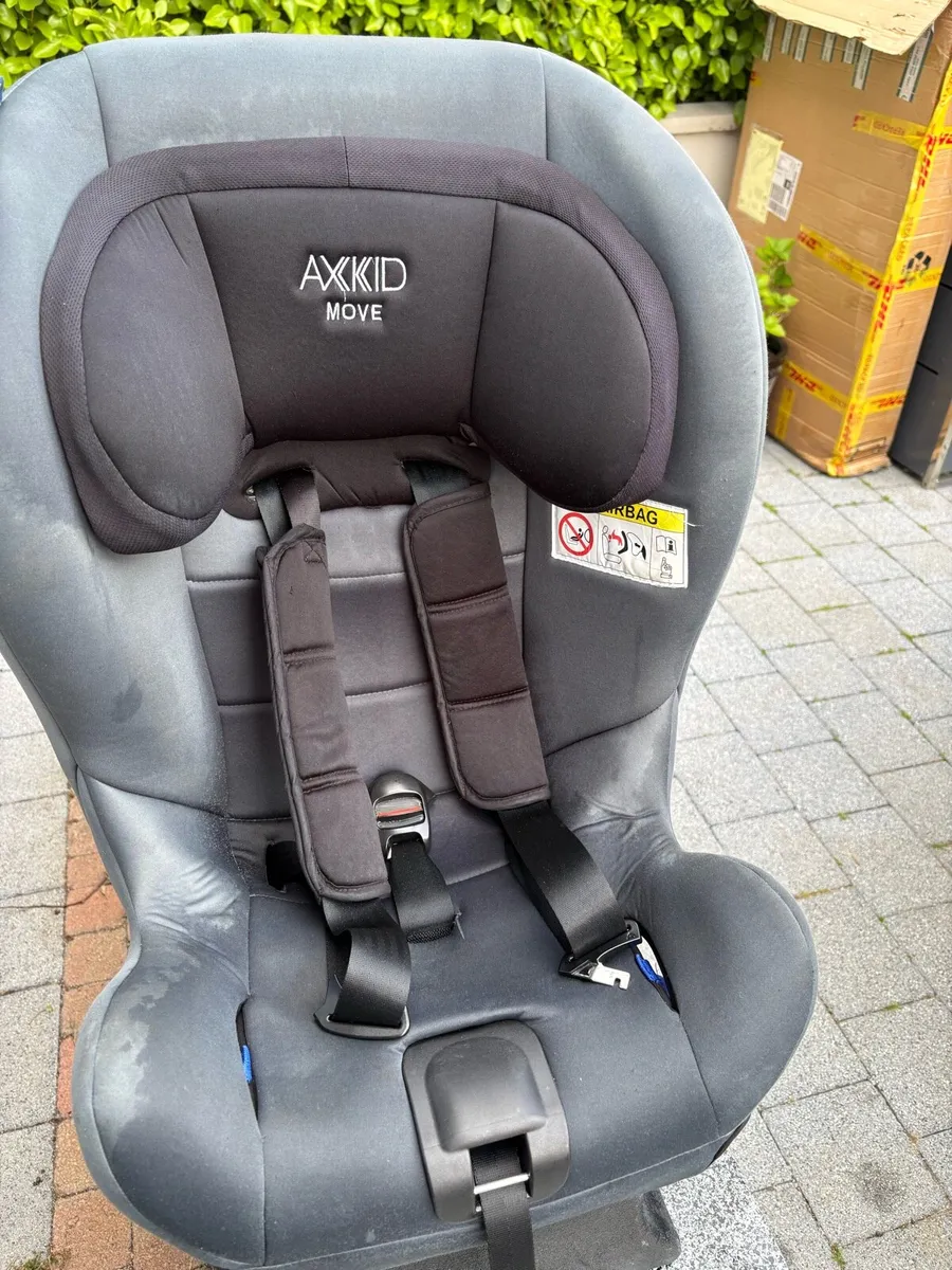 Axkid move rear facing car seat - Image 1