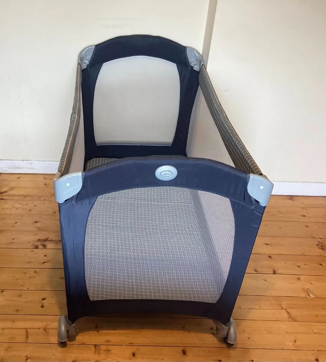 Large Graco Playpen – With Mattress & Carry Bag - Image 2