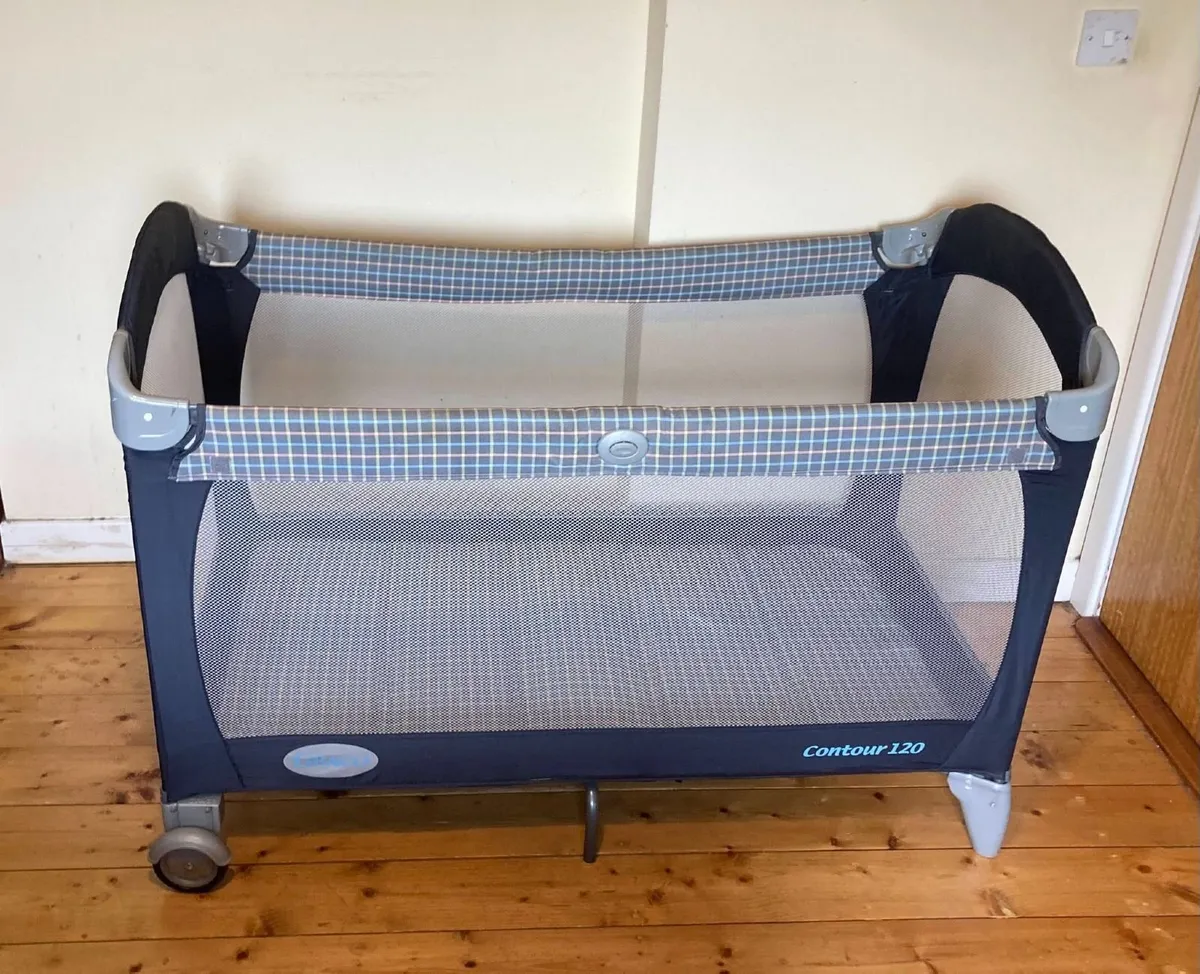 Large Graco Playpen – With Mattress & Carry Bag - Image 1
