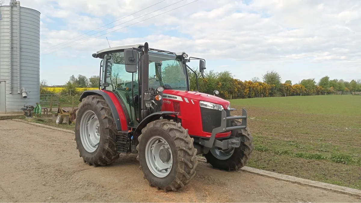 Massey Ferguson 4709 - Image 1