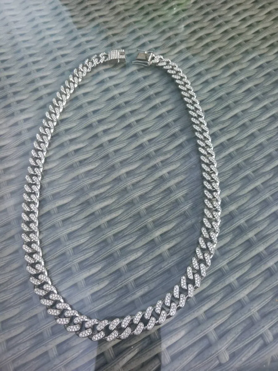 24 inch silver tone diamanté chain D18 post 3e - Image 1