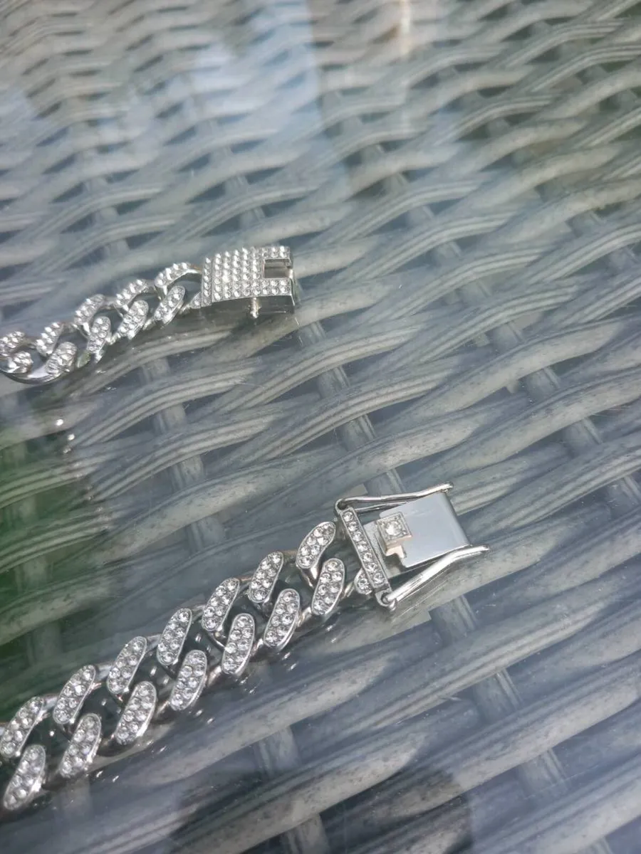 24 inch silver tone diamanté chain D18 post 3e - Image 4