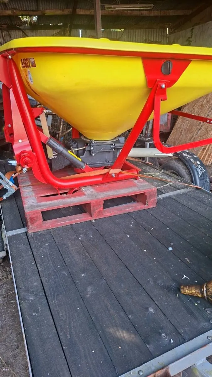 Fertiliser spreader - Image 3