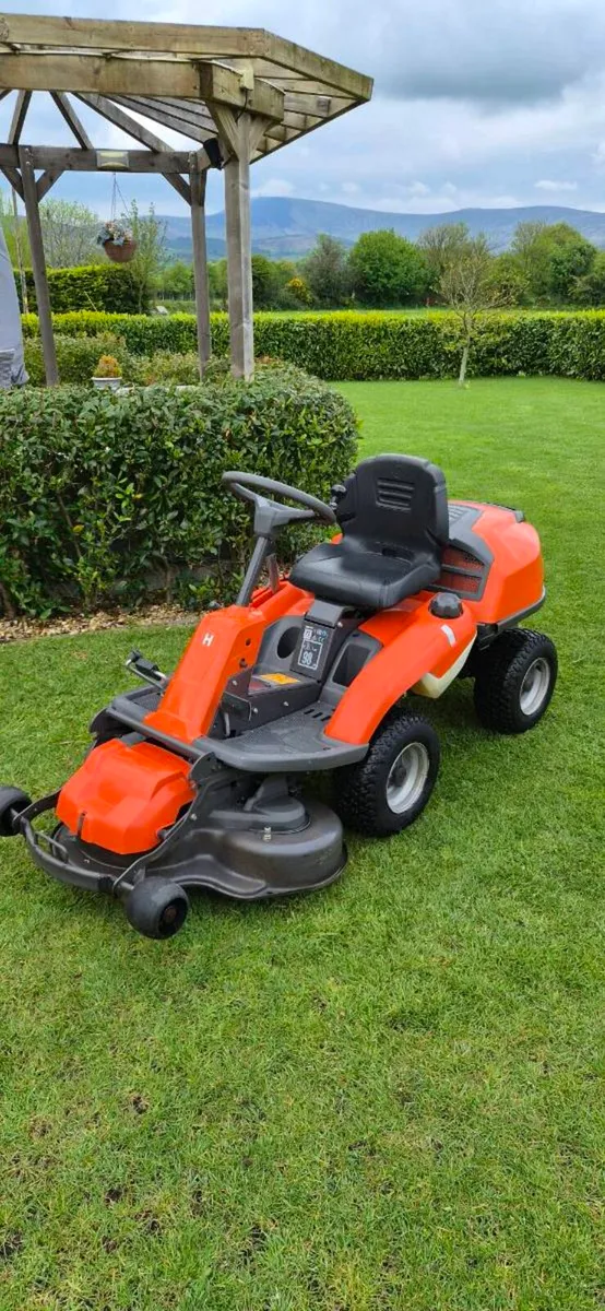 Front deck lawnmower - Image 1