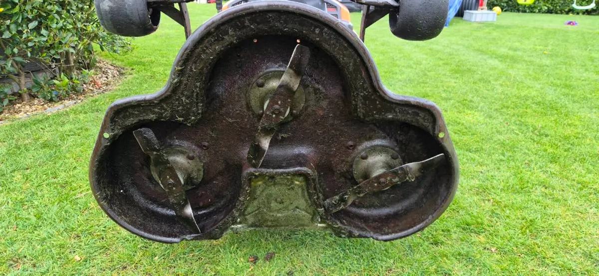 Front deck lawnmower - Image 3