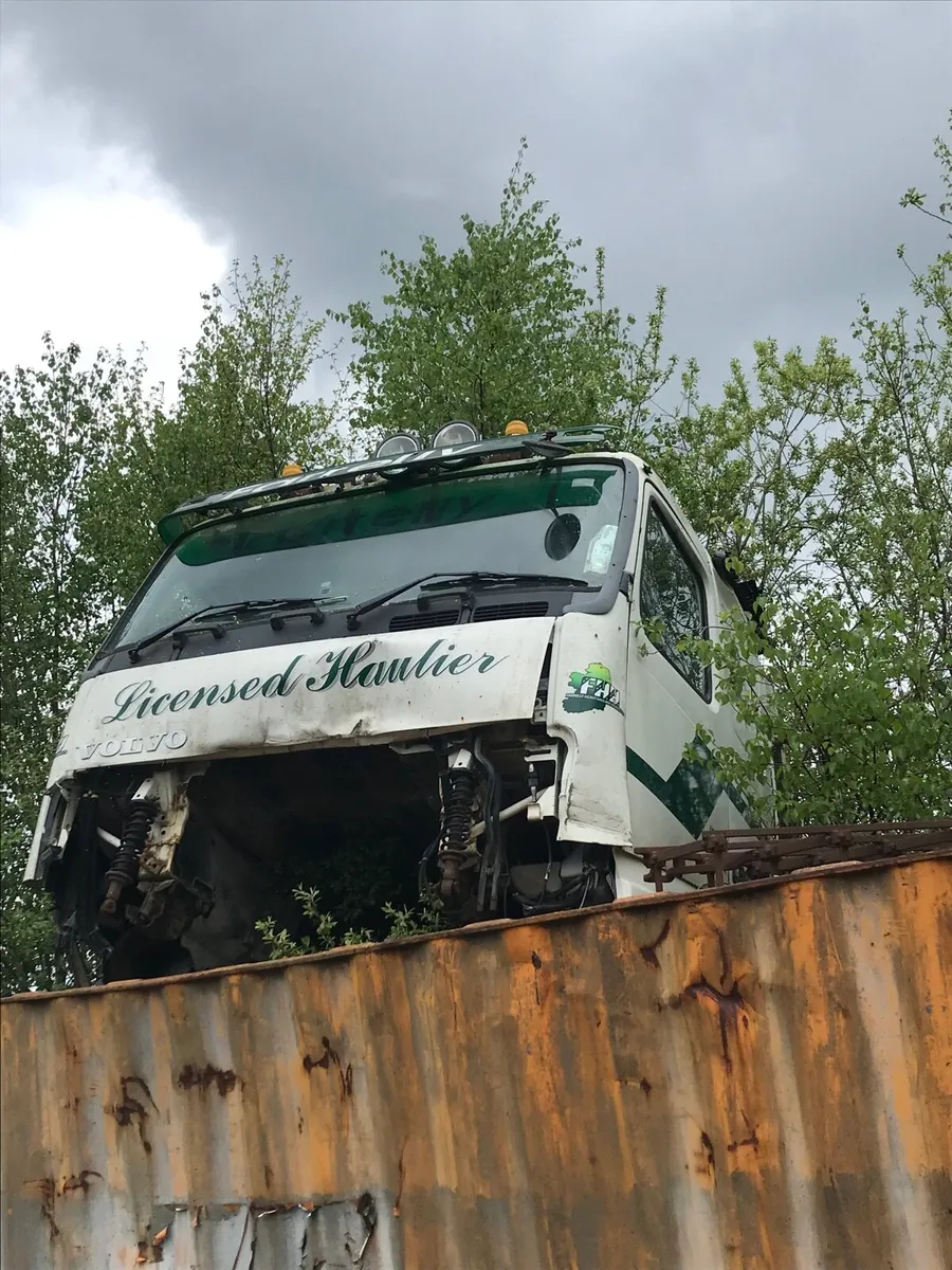 Volvo fh12v1 cab parts - Image 3