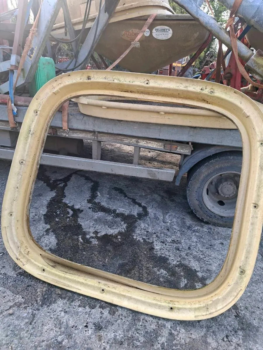 Fertiliser spreader - Image 4