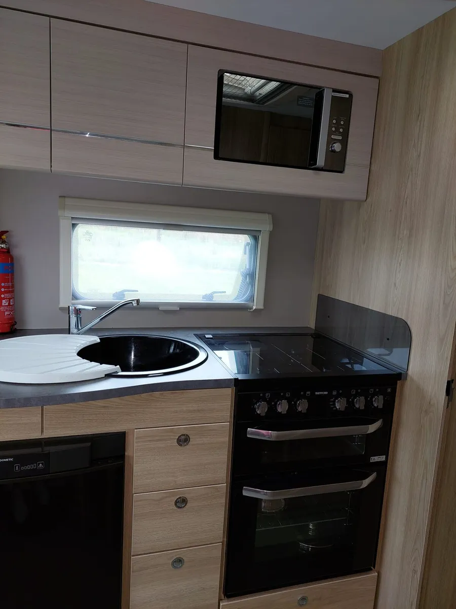Caravan - Image 2