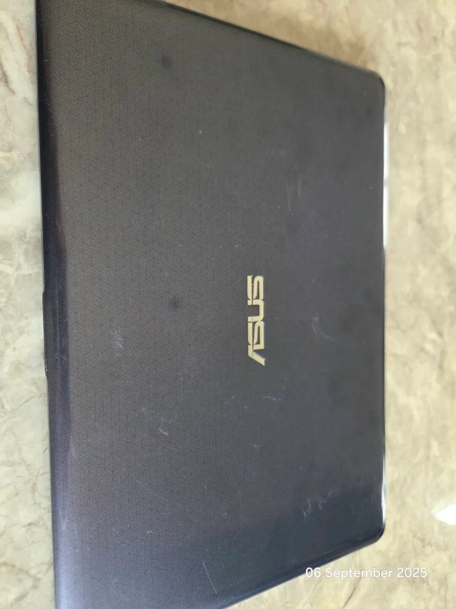 Asus laptop and case - Image 2