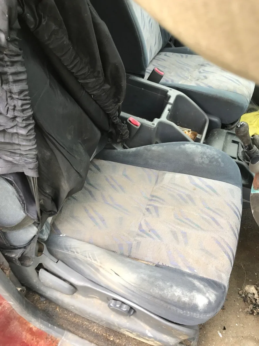 00 Toyota Land Cruiser for parts - Image 3