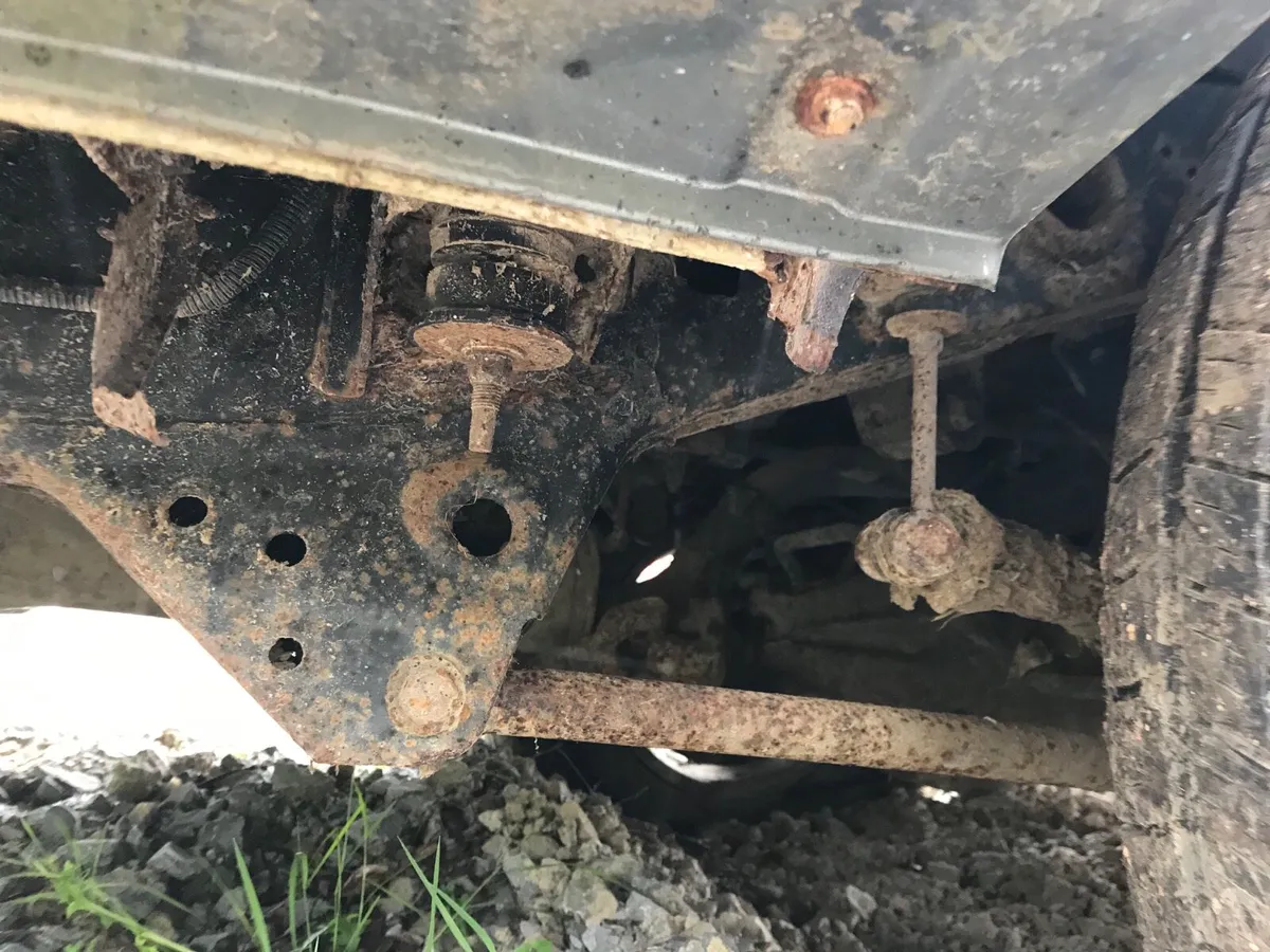 00 Toyota Land Cruiser for parts - Image 4