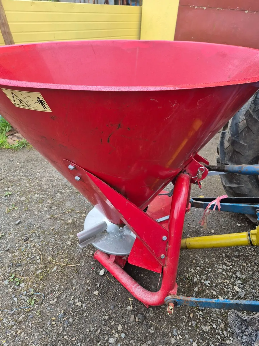 Fertilizer Spreader - Image 1