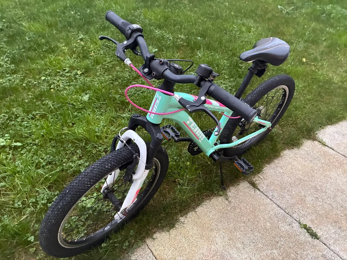 Kids 20 inch girl bike - Image 2