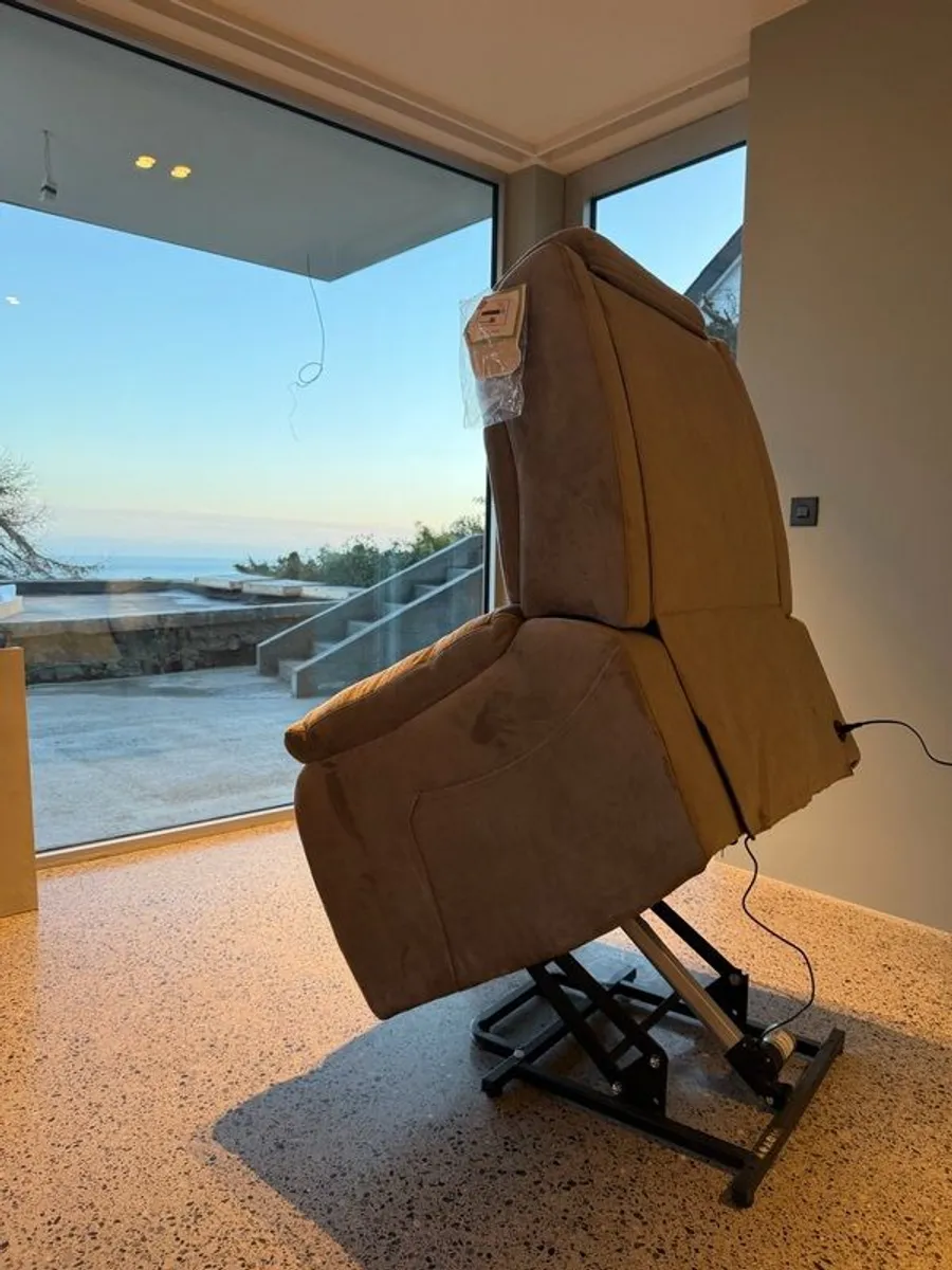 Lift & Rise Reclining Chair - Image 1