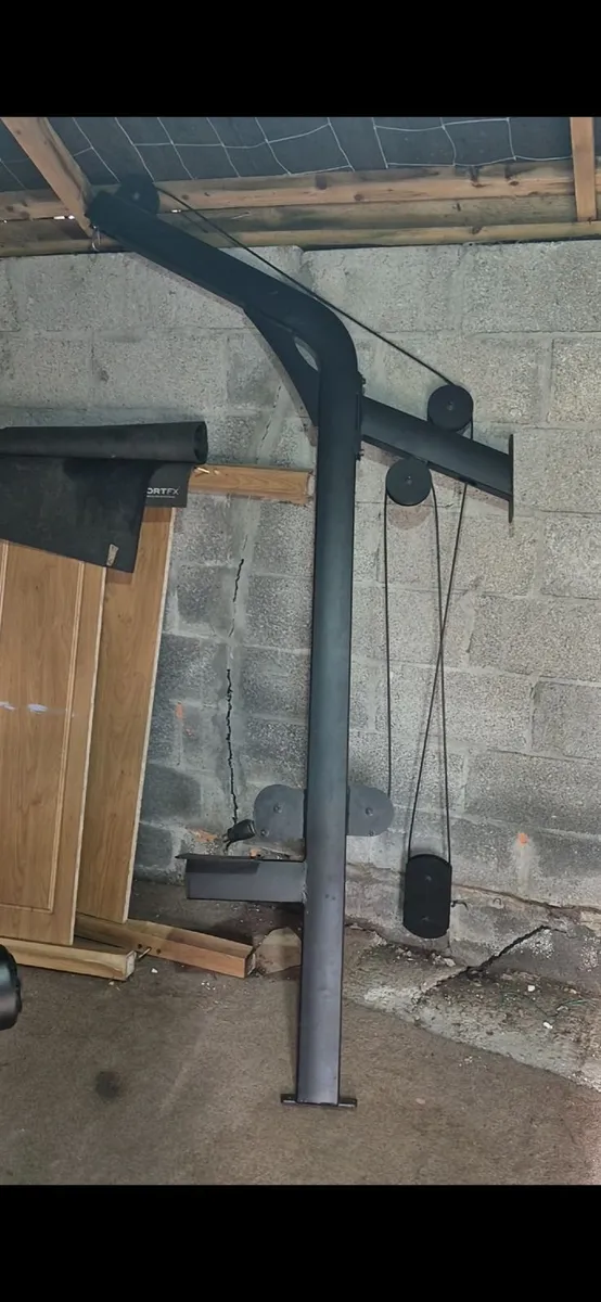 Lat pulldown/ Low row cable machine - Image 3