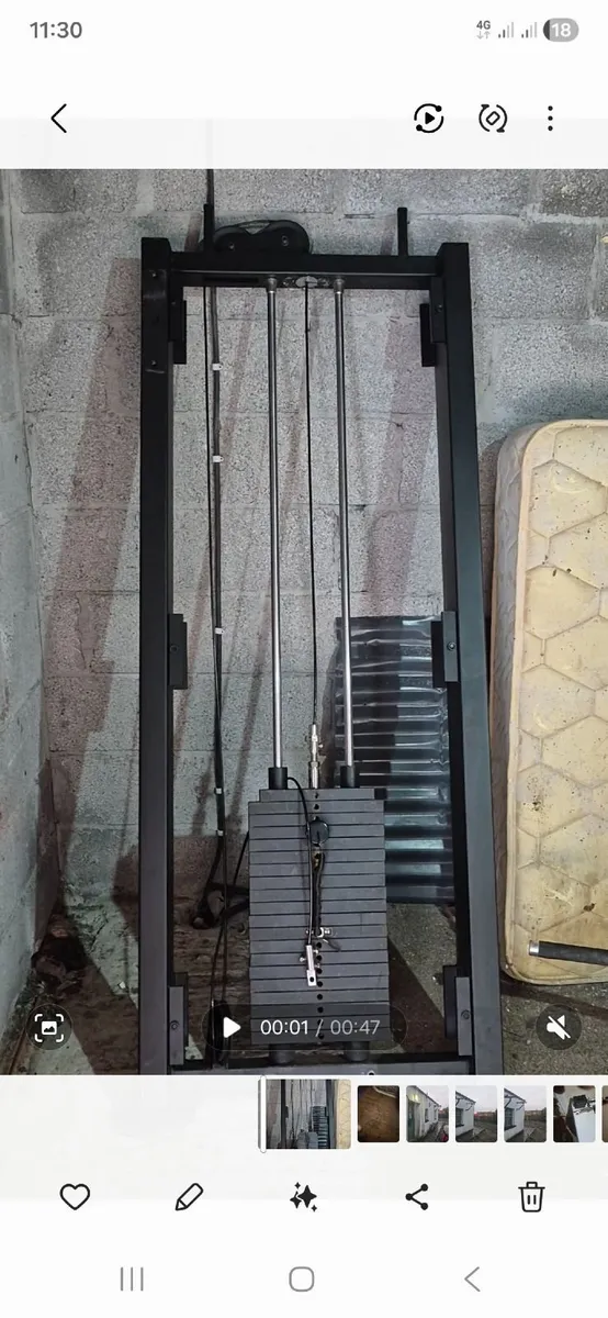 Lat pulldown/ Low row cable machine - Image 1
