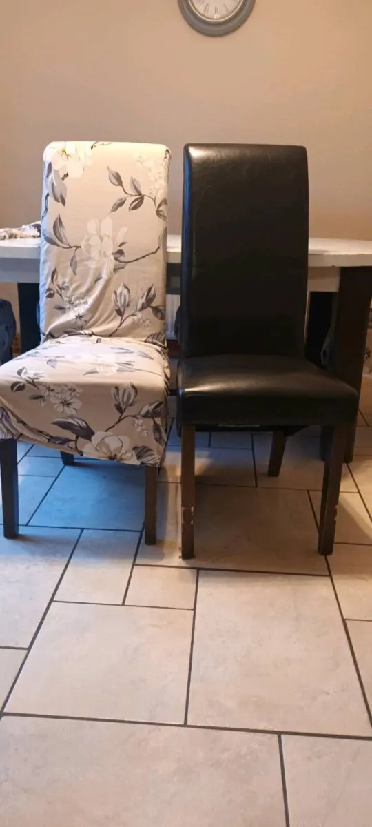 Solid oak table plus 6 leather chairs - Image 2