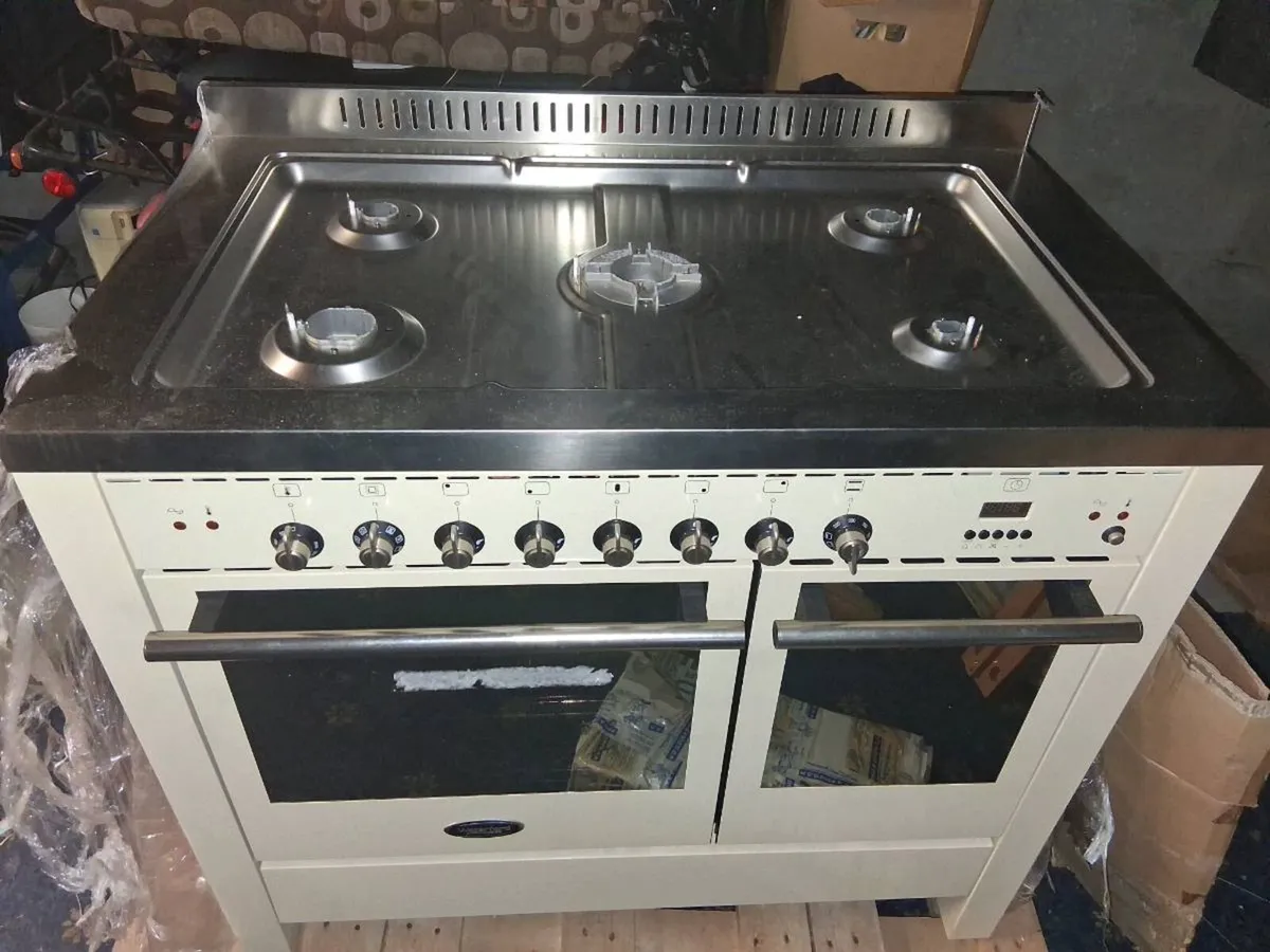 Waterford Appliences 5 ring dual fuel oven - Image 1
