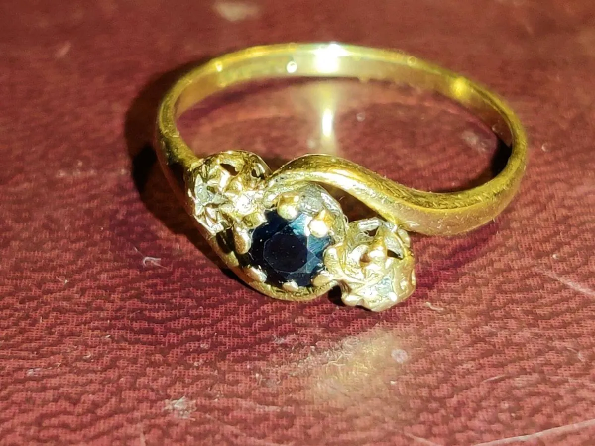 SAPPHIRE & DIAMONDS, 9CT THICK Gold Vintage Ring ! - Image 1