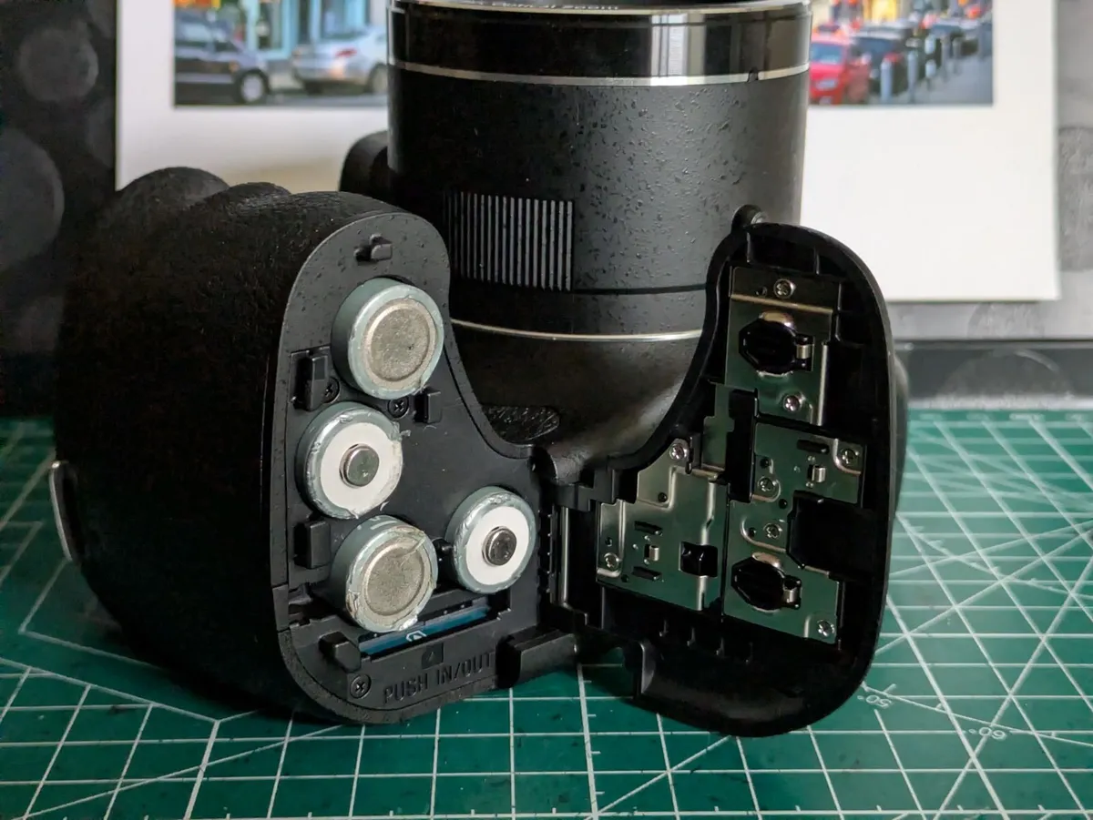 Sony H300 20MP CCD🌈 superzoom camera - Image 2