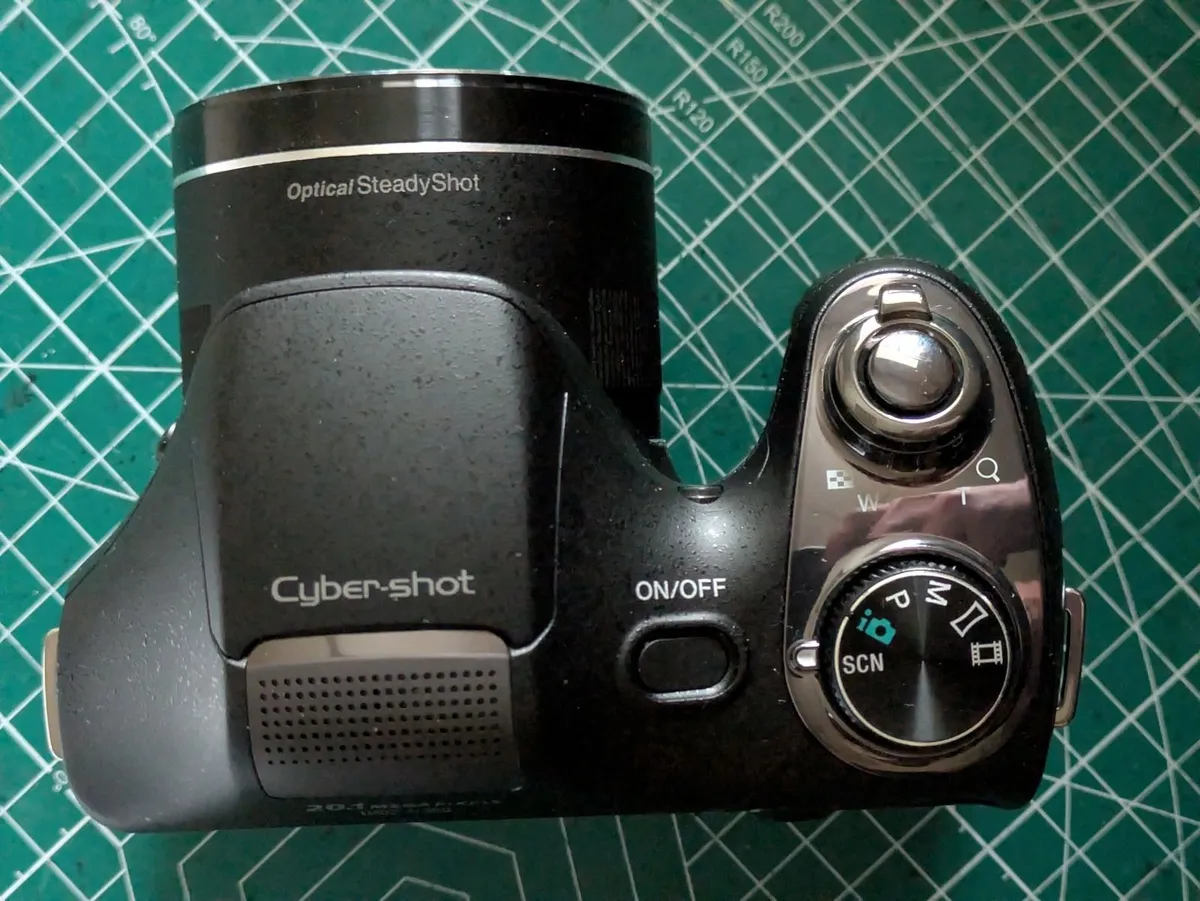 Sony H300 20MP CCD🌈 superzoom camera Mint! - Image 2