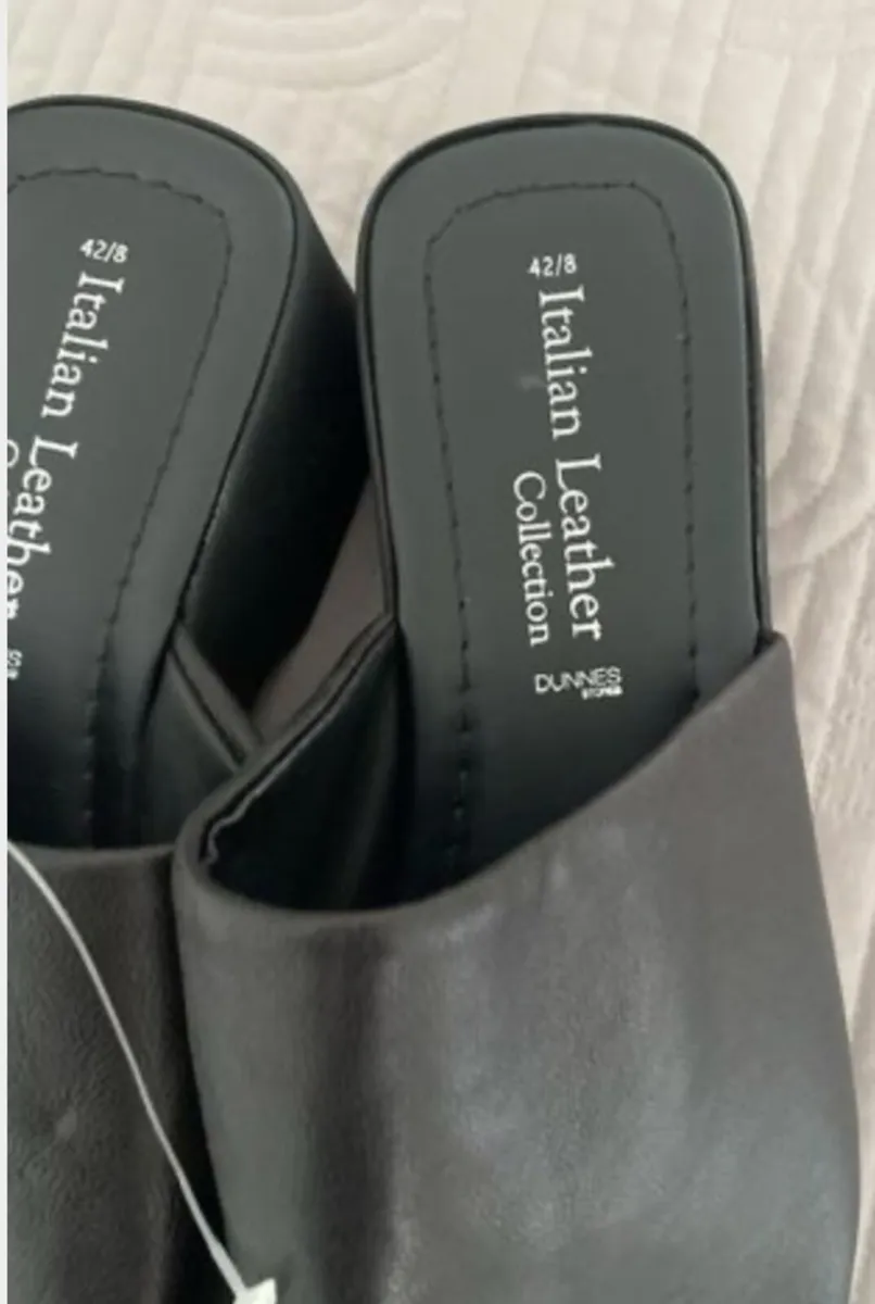 BNWT Dunnes Black Sandals Size 8 - Image 2