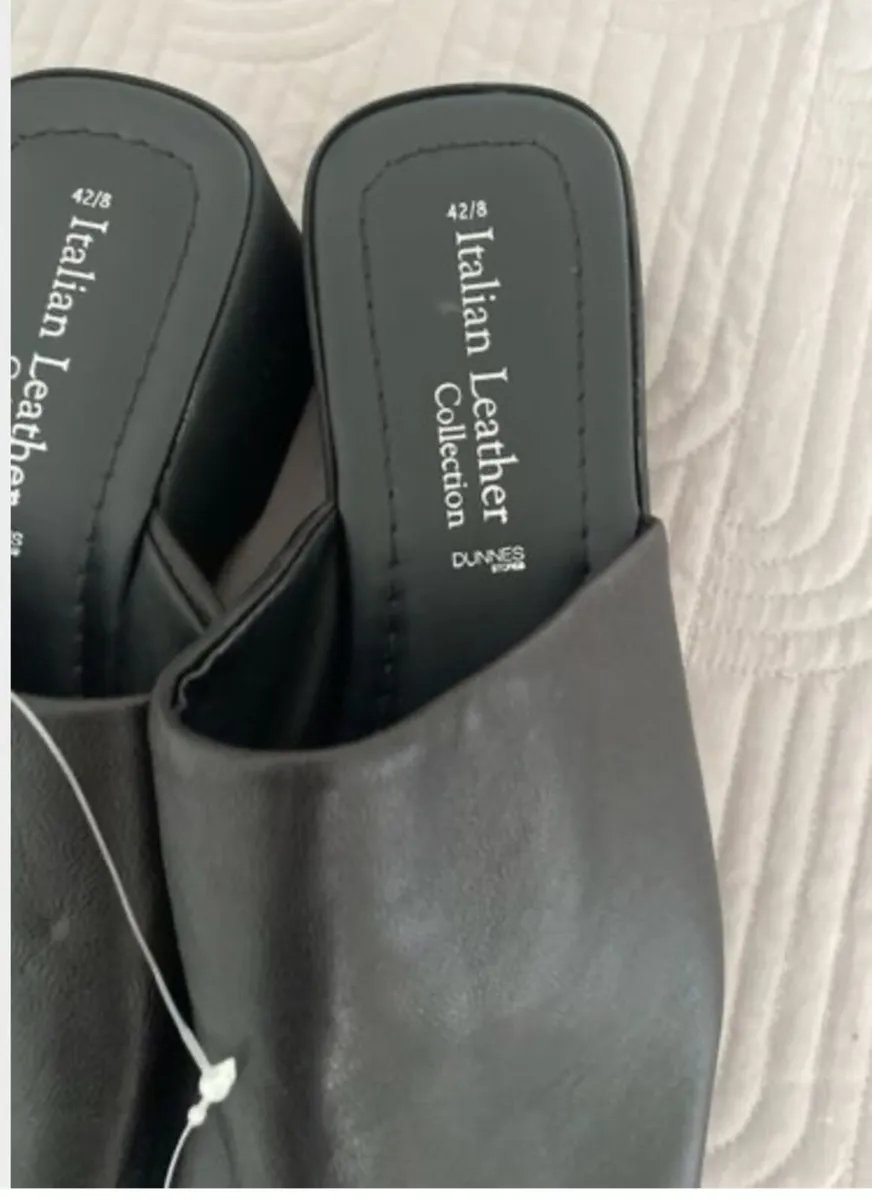 BNWT Dunnes Black Sandals Size 8 - Image 3